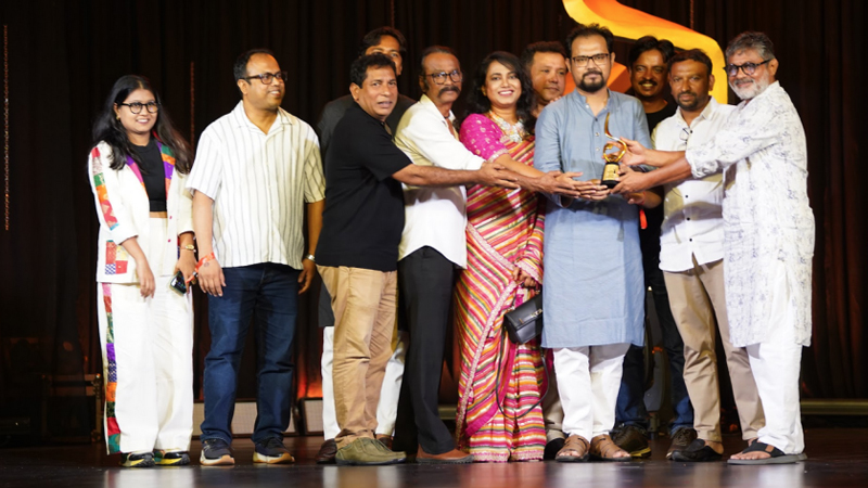 চরকি অ্যাওয়ার্ডসে বাজিমাত ‘সুড়ঙ্গ’ ও ‘ফরগেট মি নট’