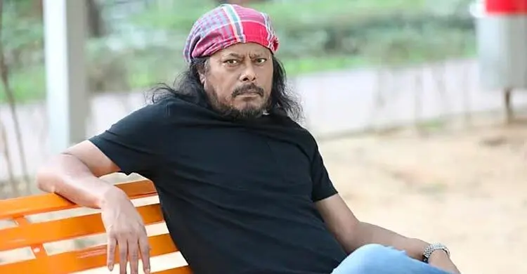 হোটেল বিতর্কে মুখ খুললেন জেমস