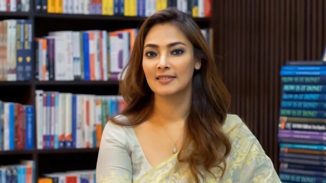 ক্যানসারের সঙ্গে লড়াইয়ে উপস্থাপক সামিয়া, নিচ্ছেন কেমোথেরাপি