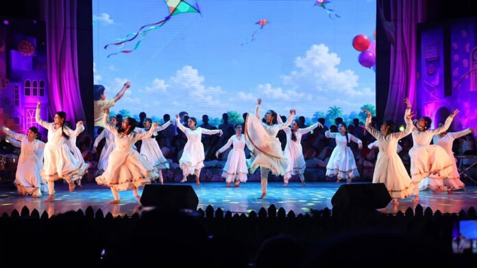 শিল্পকলায় শিশু শিশুদের নিয়ে শিল্পকলায় ‘আমি হব সকাল বেলার পাখি’