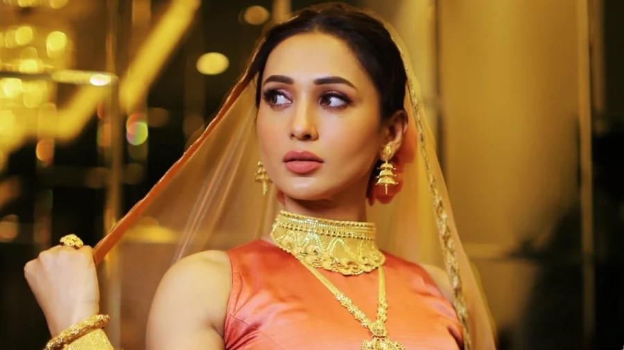 মিমি চক্রবর্তীর বিয়ে - পাত্র নৌ কর্মকর্তা!