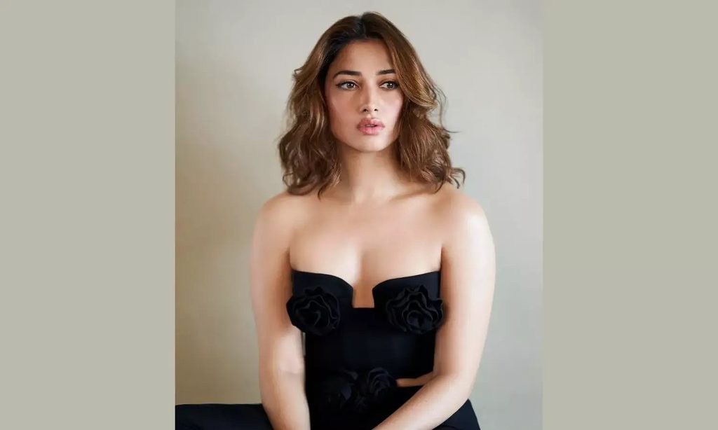 ‘দুধের মতো ফরসা শরীর’ মন্তব্য নিয়ে মুখ খুললেন তামান্না