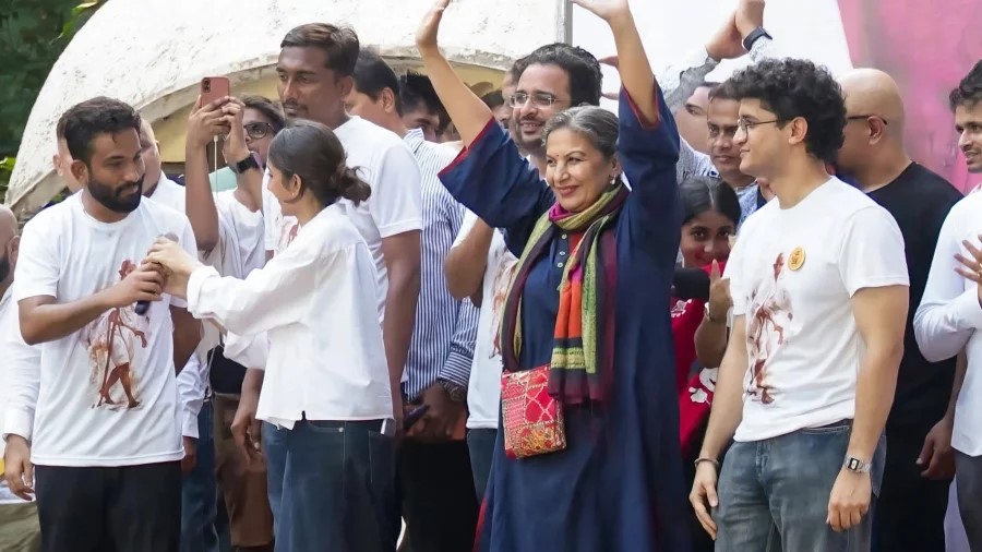 ককরোচ জনতা পার্টি আন্দোলনে তারকাদের সংহতি