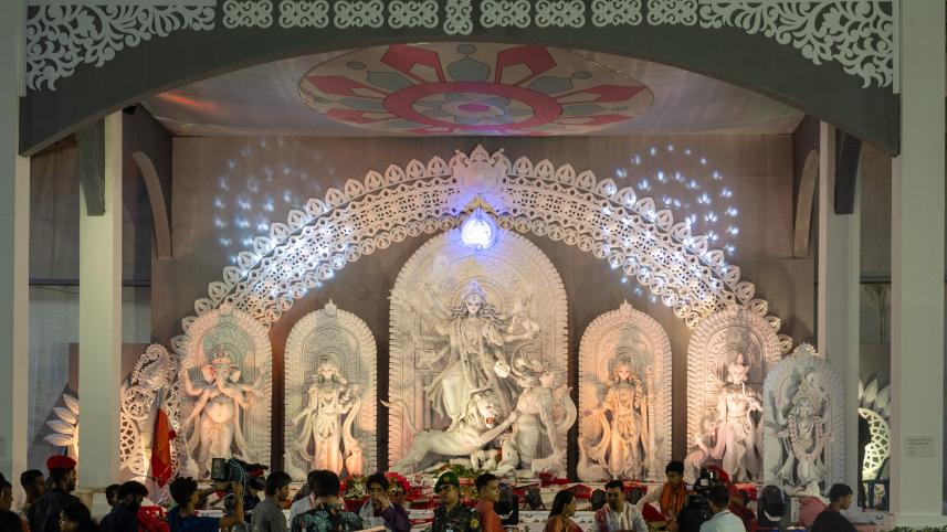 দুর্গাপূজা কীভাবে কাটাবেন , কোথায় ঘুরবেন  