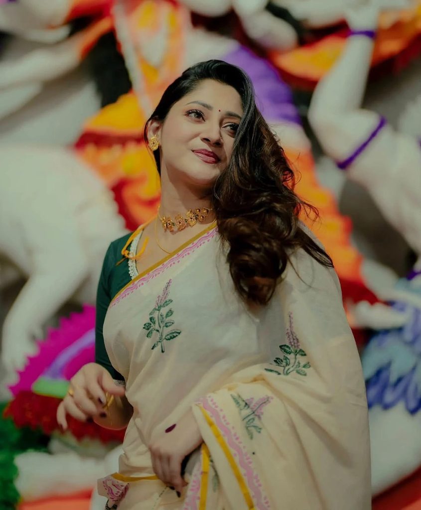দুর্গোৎসবে মাকে ঘিরে পূজা-অপু ও মিমের স্মৃতিচারণ