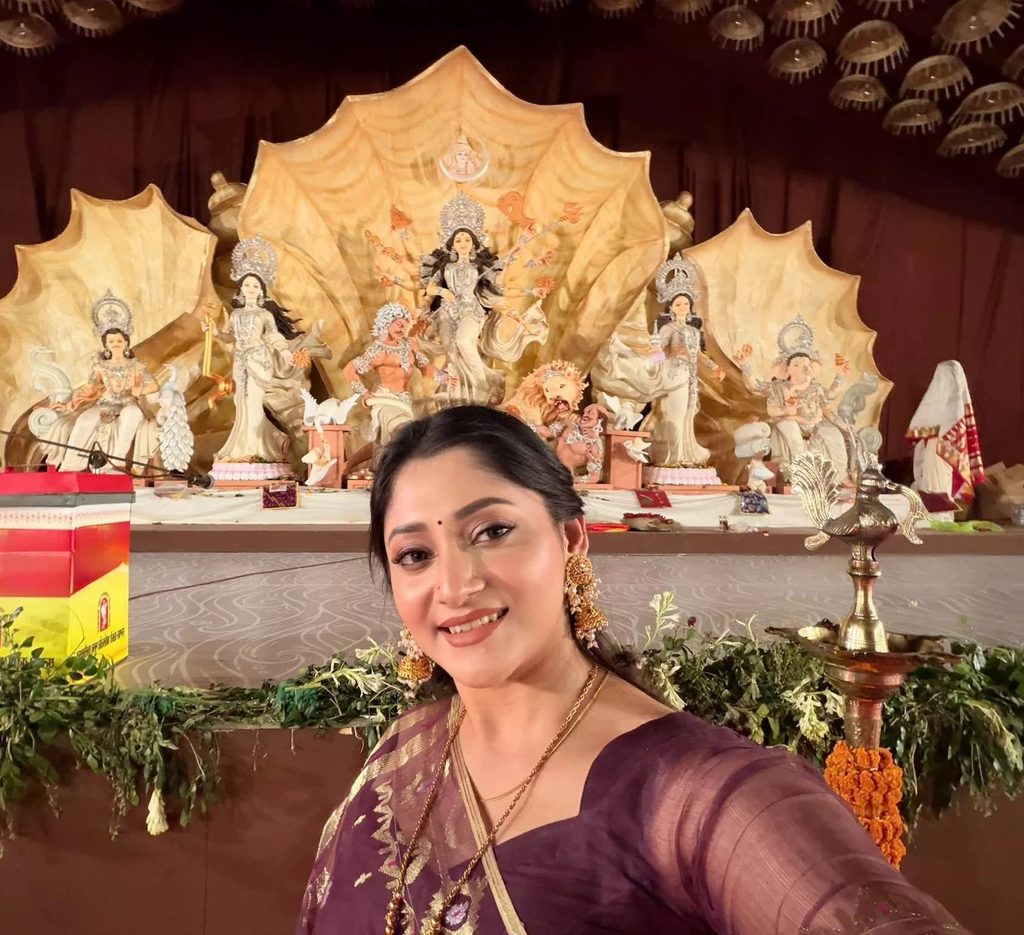 দুর্গোৎসবে মাকে ঘিরে পূজা-অপু ও মিমের স্মৃতিচারণ