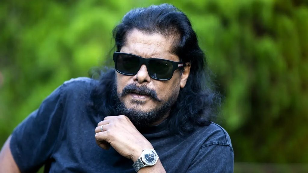 দীর্ঘদিন পর একই মঞ্চে জেমস-হাসান